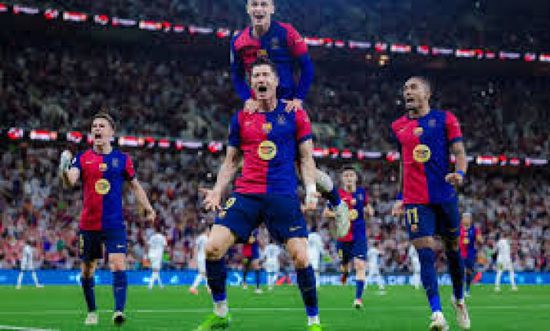 برشلونة بعشرة لاعبين يقسو على ريال بنهائي كأس السوبر الإسبانية