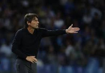 كونتي يشيد بمكتوميناي ولوكاكو بعد تعزيز صدارة نابولي للدوري