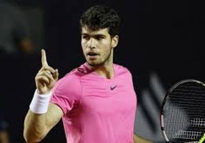 ألكاراز يسحق شيفتشينكو ويبلغ الدور الثاني في بطولة أستراليا المفتوحة