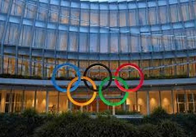 اللجنة الأولمبية الدولية تمنح سباحا ميداليات بديلة