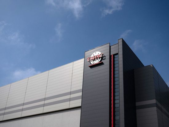 الذكاء الاصطناعي يدفع مبيعات "TSMC" للتفوق على التوقعات