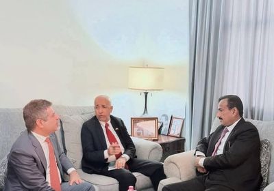 محافظ شبوة والسفير الأمريكي يبحثان تعزيز التعاون