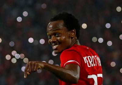 رسمياً.. بيرسي تاو يغادر الأهلي المصري إلى قطر