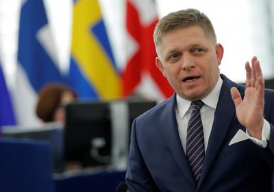 سلوفاكيا تدعو زيلينسكي للتفاوض بشأن الغاز الروسي