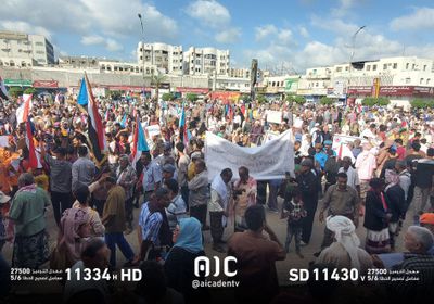 متظاهرو "العروض" يطالبون بتحسين الأوضاع المعيشية