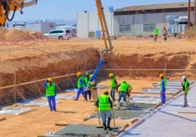 بدء صب قواعد محطة الطاقة الشمسية في شبوة بتمويل إماراتي