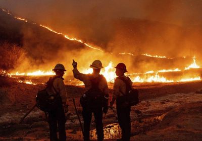 رياح قوية تهدّد بتأجيج الحرائق في لوس أنجليس