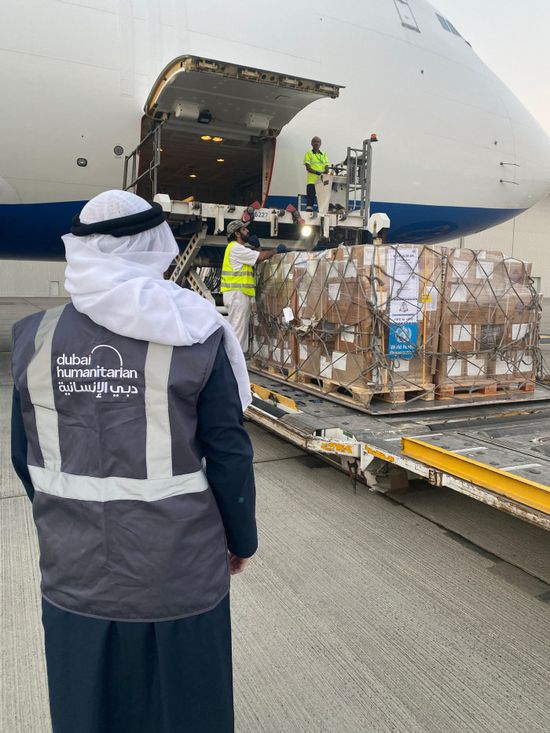 الإمارات.. "دبي الإنسانية" تنقل أكثر من 68 طناً من المساعدات