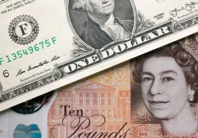 استمرار تراجع الإسترليني أمام الدولار وسط مخاوف من مالية