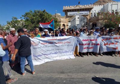 وقفة احتجاجية في سيئون للمطالبة بتحسين الخدمات