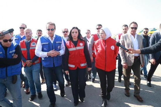 من أمام معبر رفح.. وزيرة مصرية: جاهزون لإدخال المساعدات إلى غزة