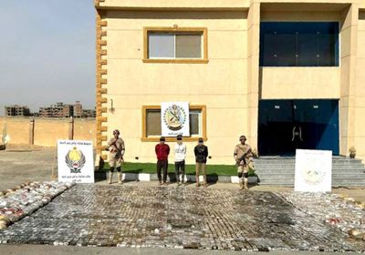 مصر.. حرس الحدود ينجح فى ضبط مهربين وبحوزتهم كميات من المخدرات