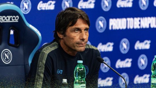 كونتي يسلط الضوء على تطور أداء نابولي بعد الفوز على أتلانتا