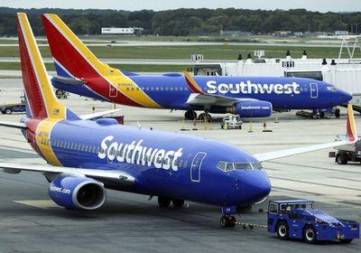 ساوث ويست توقف عمليات التوظيف والتدريب لخفض التكاليف