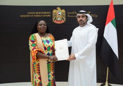 الخارجية الإماراتية تتسلم البراءة القنصلية من قنصل عام غانا في دبي