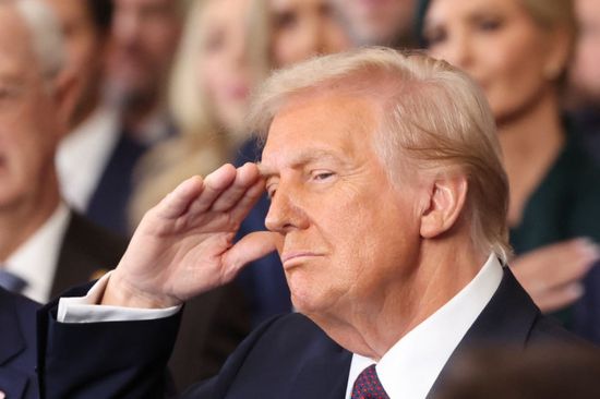 ترامب يتعهد بإعادة أمريكا للعصر الذهبي