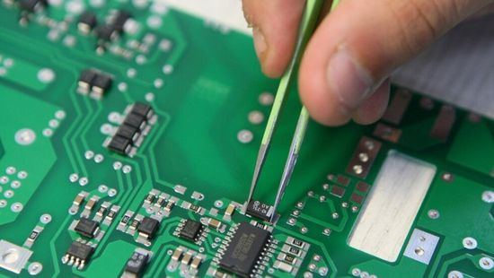 الصين تحقق بصادرات الرقائق الأمريكية لمزاعم بالإغراق