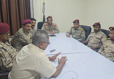 اللواء بارجاش يزور القاعدة الإدارية العسكرية في عدن