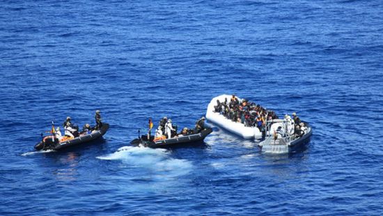 إنقاذ 85 مهاجرًا بينهم رضّع قبالة السواحل الليبية