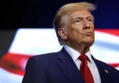 ترامب يبحث فرض رسوم جمركية على الصين