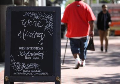 ارتفاع إعانات البطالة في أمريكا بظل ضغوط سوق العمل