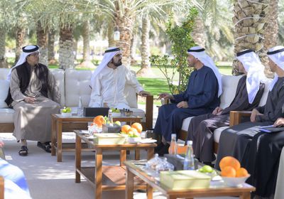 رئيس الإمارات ومحمد بن راشد يبحثان شؤون الوطن في قصر الروضة