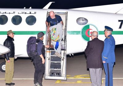 السلطات الجزائرية تسلّم إسبانياً مختطفاً في مالي إلى مدريد