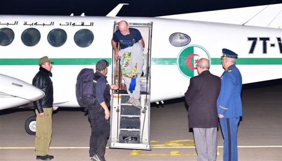 السلطات الجزائرية تسلّم إسبانياً مختطفاً في مالي إلى مدريد