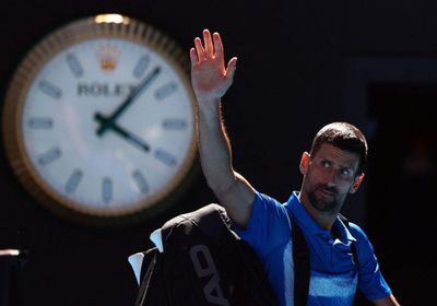 ديوكوفيتش ينسحب للإصابة ليضع زفيريف في نهائي أستراليا المفتوحة