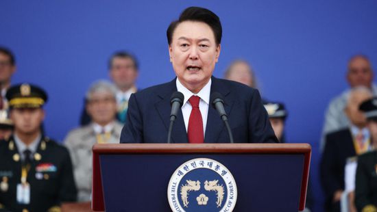 الادعاء في كوريا الجنوبية يطالب بتمديد حبس الرئيس المعزول