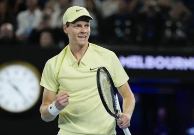 الإيطالي يانيك سينر يتأهل لنهائي بطولة أستراليا المفتوحة للتنس