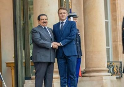 الرئيس الفرنسي يستقبل ملك البحرين في قصر الإليزيه
