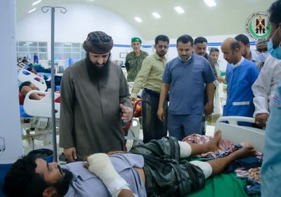 الوالي يتفقد جرحى قوات الحزام الأمني في مستشفى عبود العسكري