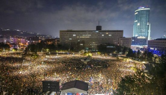 رغم الاحتجاجات.. رئيس وزراء سلوفاكيا يرفض الاستقالة