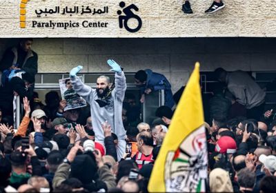 بعد ساعات من تحريره.. قوات إسرائيلية تقتحم منزل أسير شمال القدس