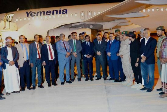 البحسني يشهد استئناف الرحلات بين مطاري المكلا والريان