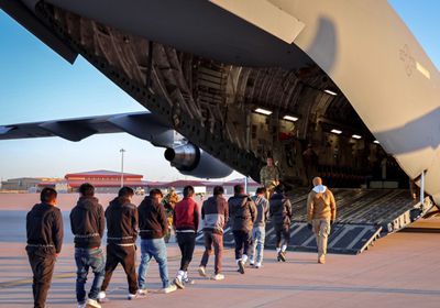 كولومبيا تمنع دخول طائرات عسكرية أميركية تقل مهاجرين مرحّلين