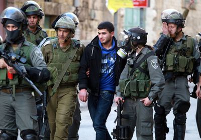 قوات الاحتلال تعتقل 5 فلسطينيين بالضفة