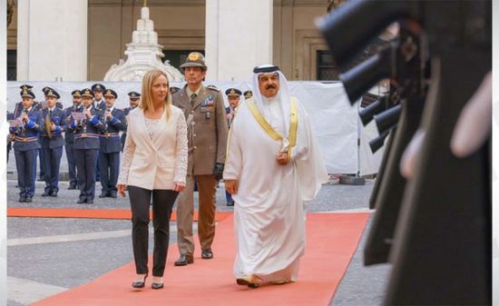 عاهل البحرين ورئيسة وزراء إيطاليا يبحثان التطورات الإقليمية والدولية