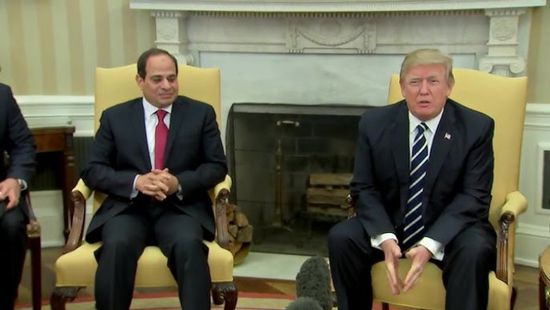 "أكسيوس": ترامب تحدث مع السيسي لنقل فلسطينيين إلى مصر