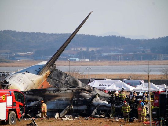 اشتعال النيران في طائرة بمطار كوري جنوبي دون إصابات