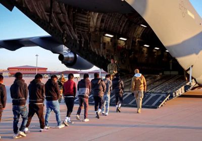 وصول أول طائرة كولومبية تقل مرحلين من أمريكا إلى بوجوتا