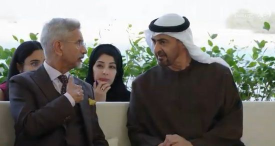 رئيس الإمارات يستقبل وزير الشؤون الخارجية بالهند في قصر البحر