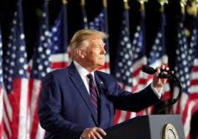 ترامب يأمر بوقف جميع المنح والقروض الاتحادية