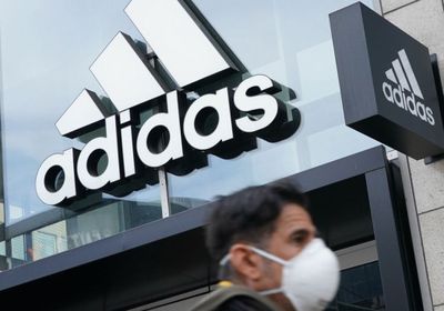 "أديداس" تعتزم تسريح 500 موظف في مقرها بألمانيا