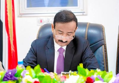 محافظ شبوة يخصص 100 مليون ريال شهريًا حوافز للمعلمين الميدانيين