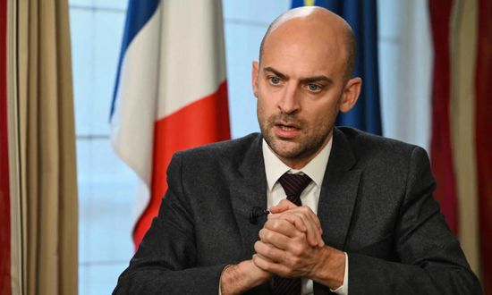 وزير الخارجية الفرنسي يعلن رفع بعض العقوبات عن سوريا