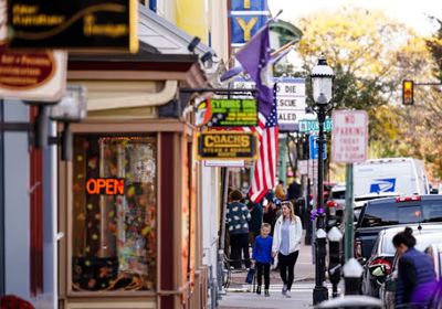 تراجع ثقة المستهلكين في أمريكا مع ارتفاع توقعات التضخم