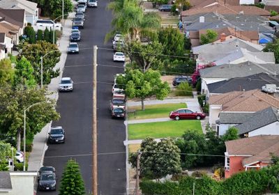 مبيعات المنازل القائمة بأمريكا تهبط لأدنى مستوى منذ 3 عقود