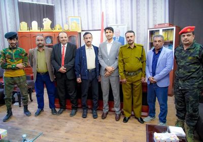 محافظ شبوة يكرم اللواء الثاني دفاع شبوة ونيابة الأموال العامة